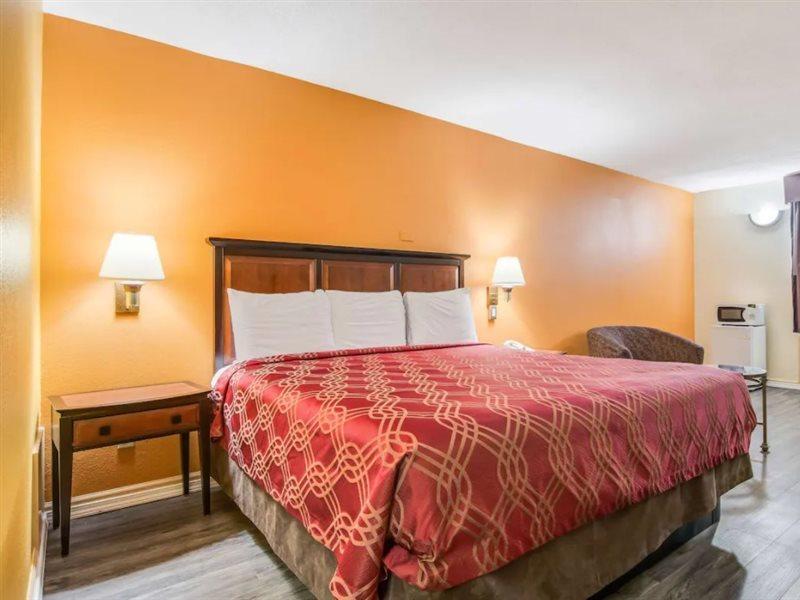 Econo Lodge At Six Flags Austell Extérieur photo