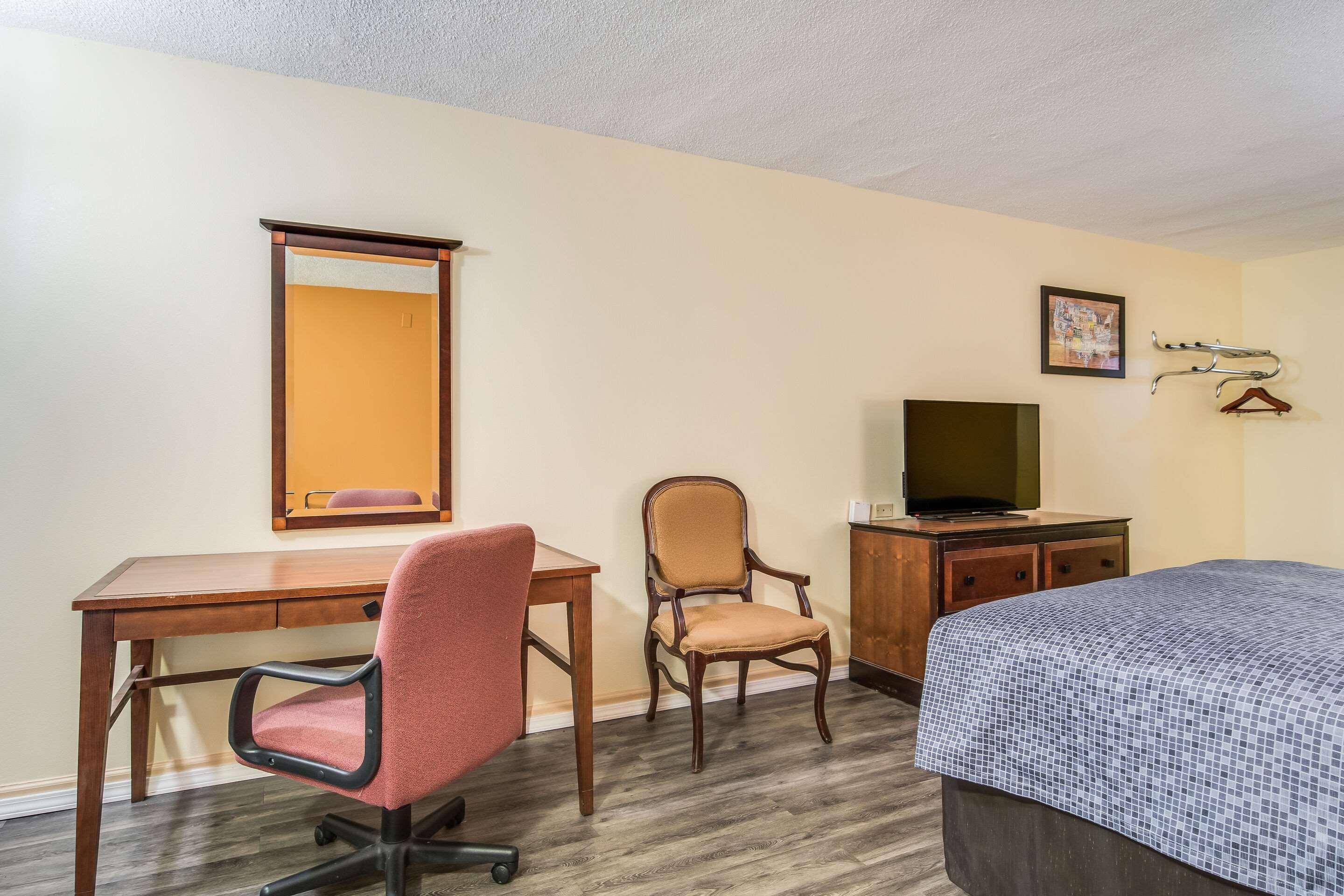 Econo Lodge At Six Flags Austell Extérieur photo